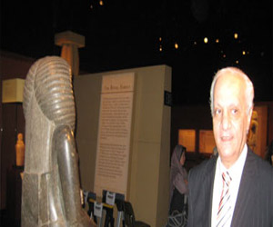   مصر اليوم - وزير الآثار يبحث سبل مواجهة بيع الآثار المصرية المسروقة